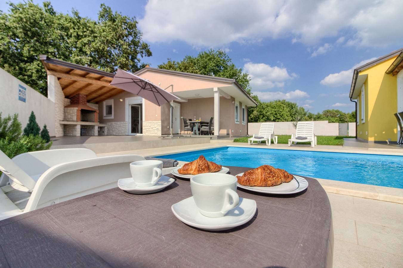 Villa für 8 Personen mit Pool in Valtura, Südküste Istrien
