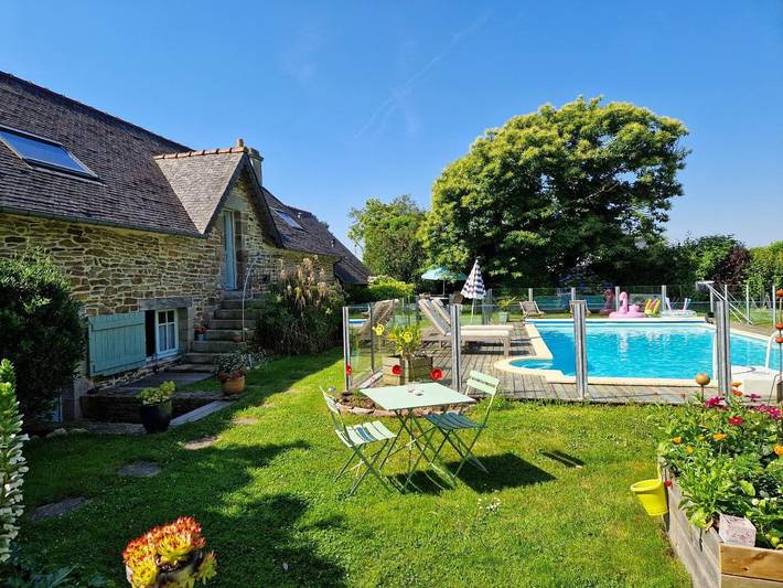 Chambre d’hôte pour 2 personnes, avec jardin et piscine à Arzano