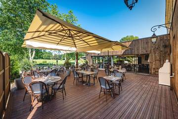 Hôtel pour 2 personnes, avec sauna et jacuzzi ainsi que piscine et jardin, animaux acceptés à Roiffé