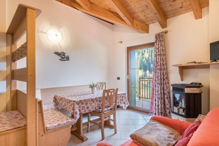 Entire apartment, Apartment 'Dimora La Quiete' with Mountain View, Private Terrace and Balcony in Regnana, Bedollo
