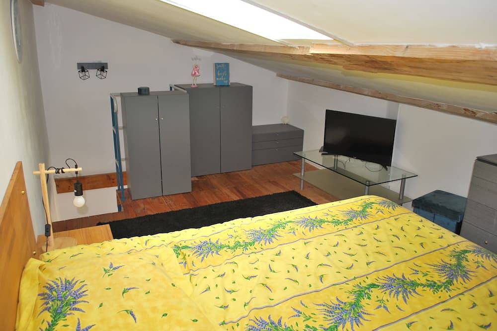 Apartamento entero, Air-conditioned studio with private pool access in Usclas-d'Hérault, Region de Béziers