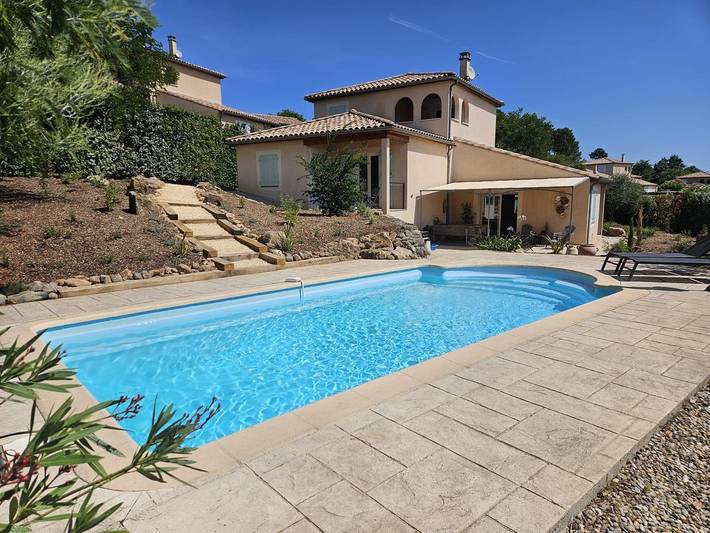 Gîte pour 8 personnes, avec Piscine à Joyeuse