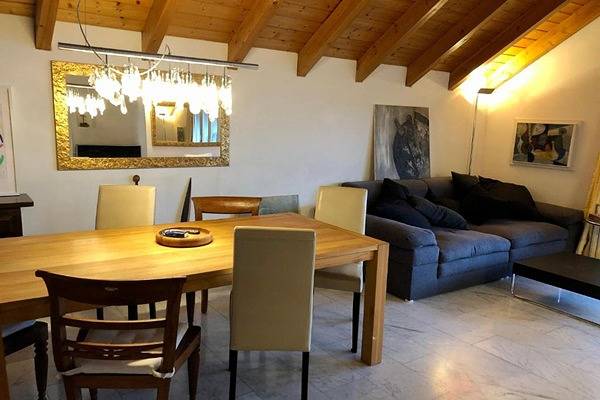 Ganze Ferienwohnung, Heidi Holiday - Grand Maisonette-Attica - 5.5-Zimmerwohnung in Jenins, Bündner Herrschaft