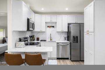 Vacation Rental for 6 Guests in West Seattle, Seattle, Picture 2