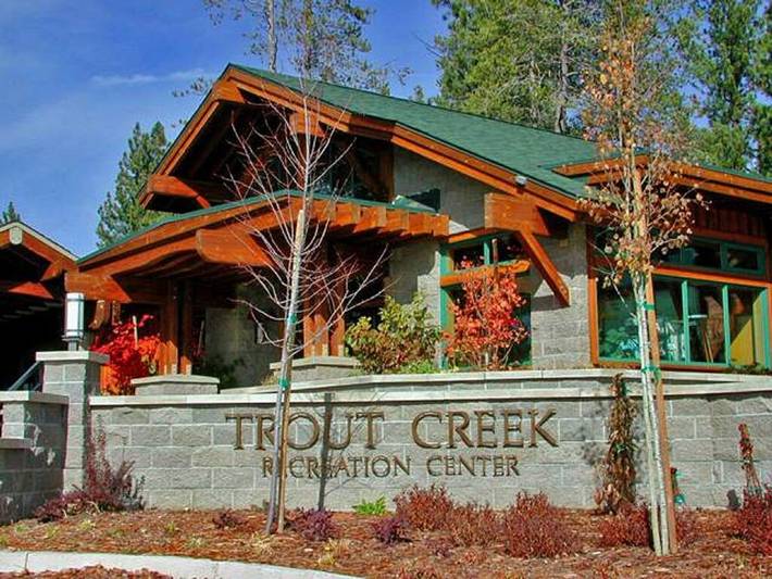 Vacation rental for 10 people, with yard, with pets in Donner Lake