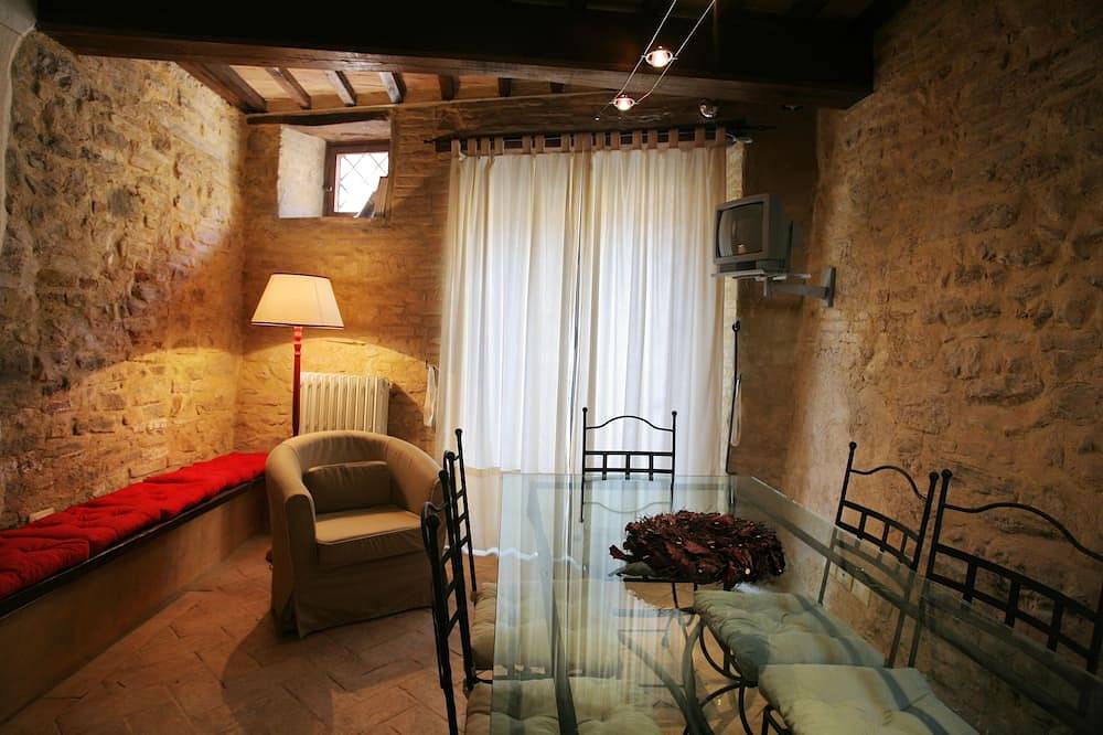 Entire apartment, Melanzio holiday apartment with garden and swimming pool in Montefalco, Perugia Province