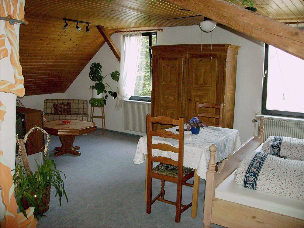 Ganze Ferienwohnung, Ferienzimmer Helga Löble - Doppelzimmer mit Kochgelegenheit im Dg in Öhningen, Untersee