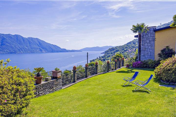 Ferienwohnung für 3 Personen, mit Balkon und Seeblick sowie Ausblick und Garten am Lago Maggiore - 2