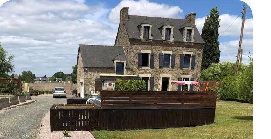 Gîte pour 2 personnes, avec Terrasse et Jardin ainsi que Piscine et Vue à Pleslin-Trigavou - 2