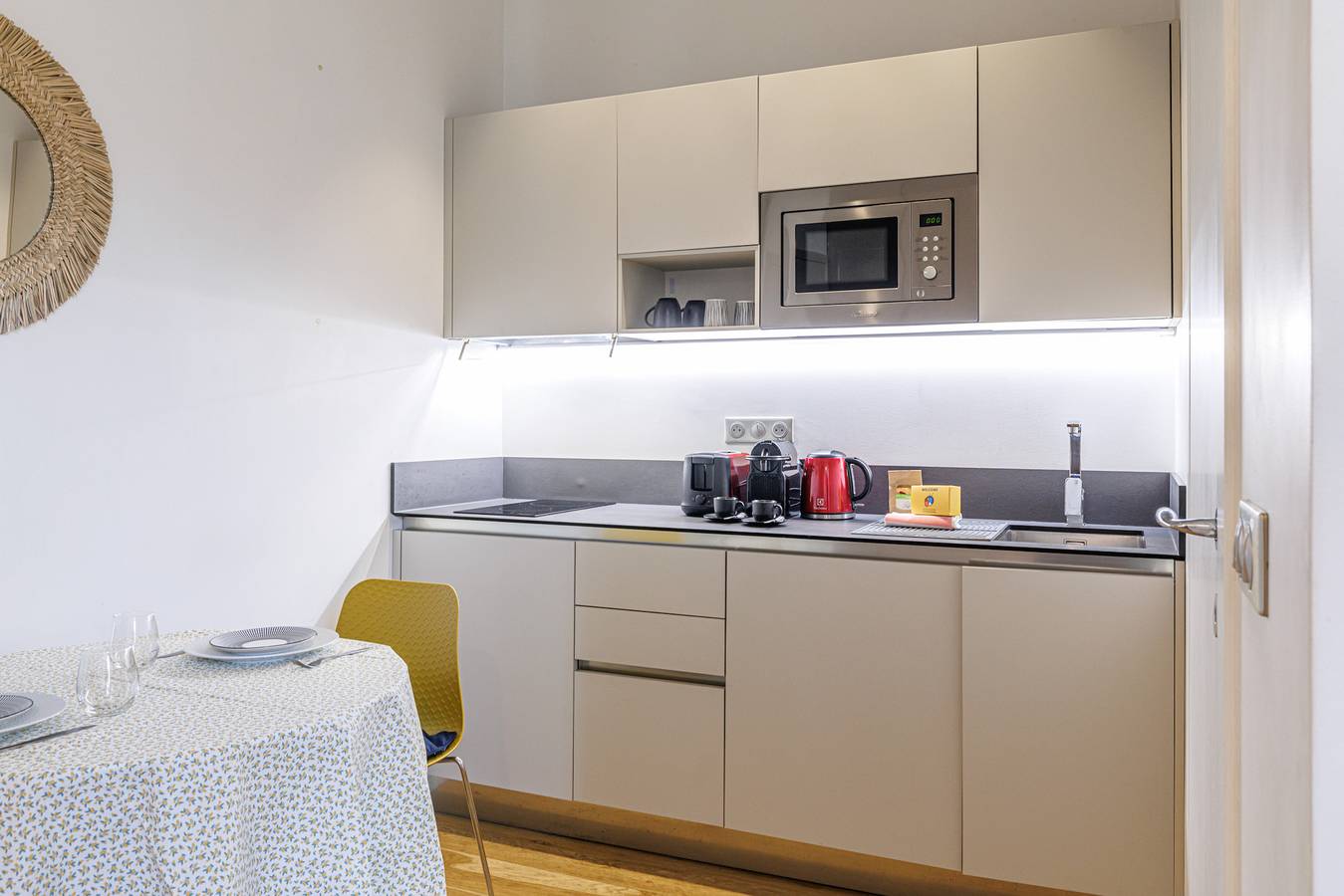 Studio entier, Cassini 24 in Nice, Côte méditerranéenne (France)