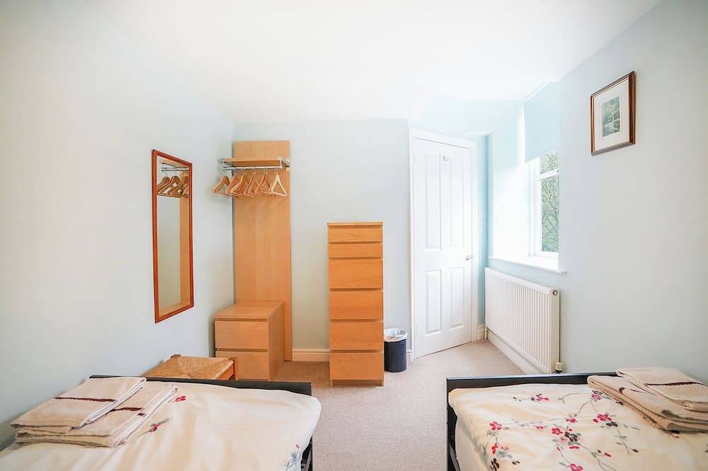 2 Bedroom Country Cottage well behaved pets welcome in Sheffield, South Yorkshire