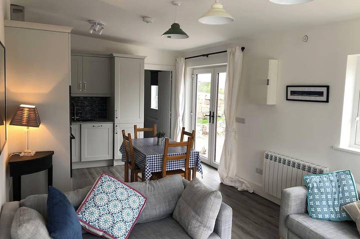 Cosy 1 Bedroom Cottage near beach and Aran Islands. Connemara Wild Atlantic Way. in Connemara