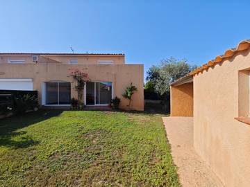 Gîte pour 4 personnes, avec terrasse et jardin ainsi que vue sur le lac et vue à Saint-Estève