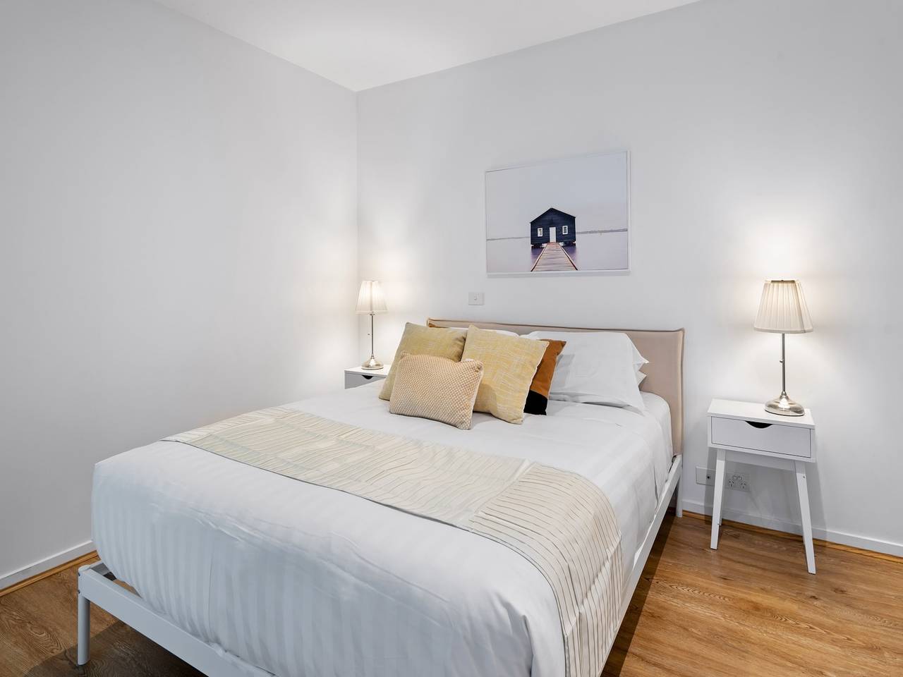 Entire apartment, Central 2-Bed Apartment with Parking, in Melbourne, Victoria