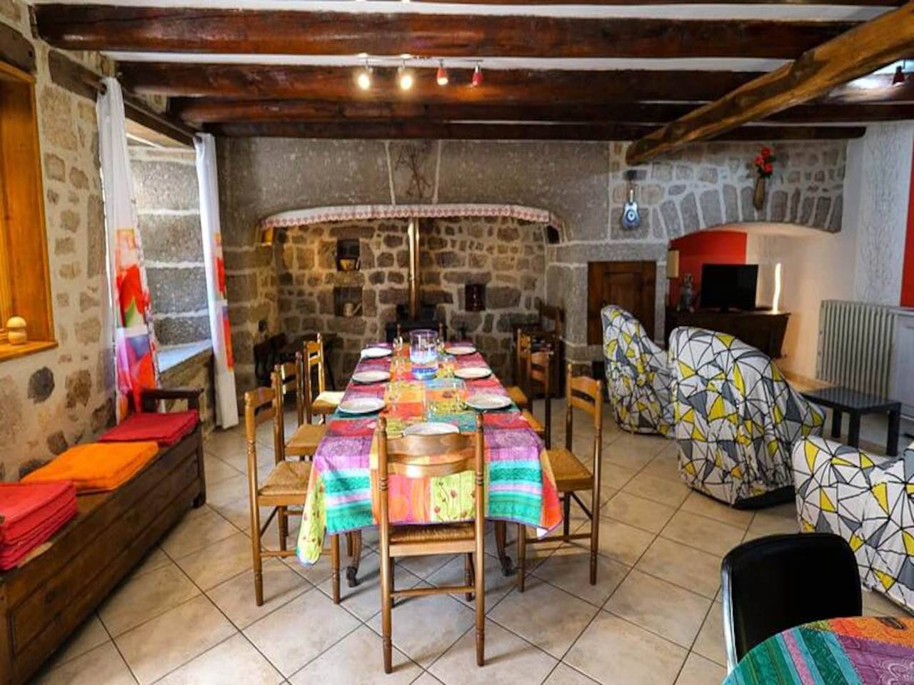 Appartement entier, Gîte de France 6 personnes in Albaret-le-Comtal, Région de Mende