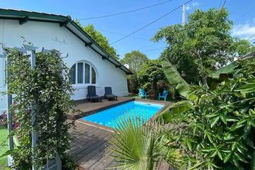Cottage pour 8 personnes, avec terrasse ainsi que jardin et jacuzzi dans Taussat