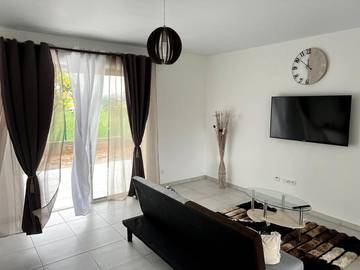 Location de vacances pour 4 personnes, avec terrasse et jardin à Matoury