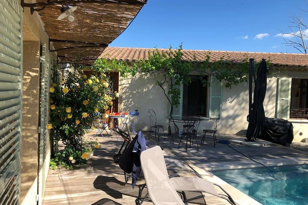 Maison avec piscine, climatisée, à 150 m du centre de Lourmarin in Lourmarin, Parc naturel régional du Luberon