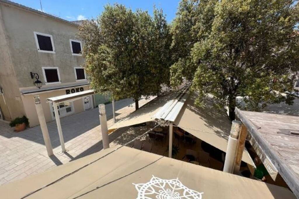 Cały apartament, Apartament wakacyjny dla 3 osób z balkon/ taras in Pag, Pag (Wyspa)