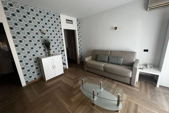 Appartamento intero, Bilocale con vista lago laterale in Bardolino, Prealpi Gardesane