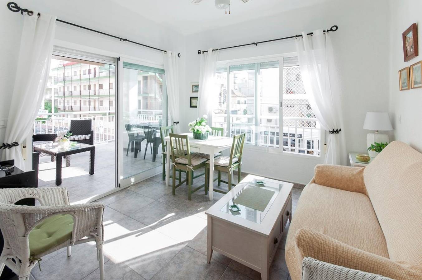 Apartamento vacacional entero, Oreneta - Amplio y acogedor apartamento con coqueta terraza y cerca de la playa. in Playa de Gandía, Costa de Valencia