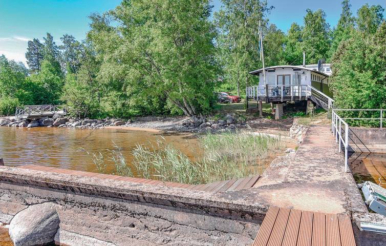 Ferienhaus für 6 Personen, mit Sauna und Terrasse sowie Seeblick und Garten, mit Haustier in Gullspang