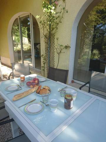 Gîte pour 23 personnes, avec vue ainsi que jardin et piscine, animaux acceptés à Saint-Jean-du-Pin