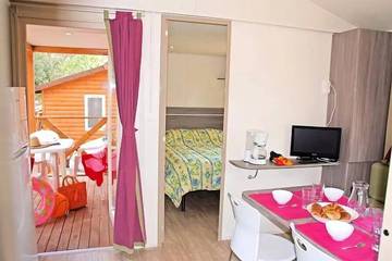 Camping pour 4 Personnes dans Le Muy, Région de Draguignan, Photo 1