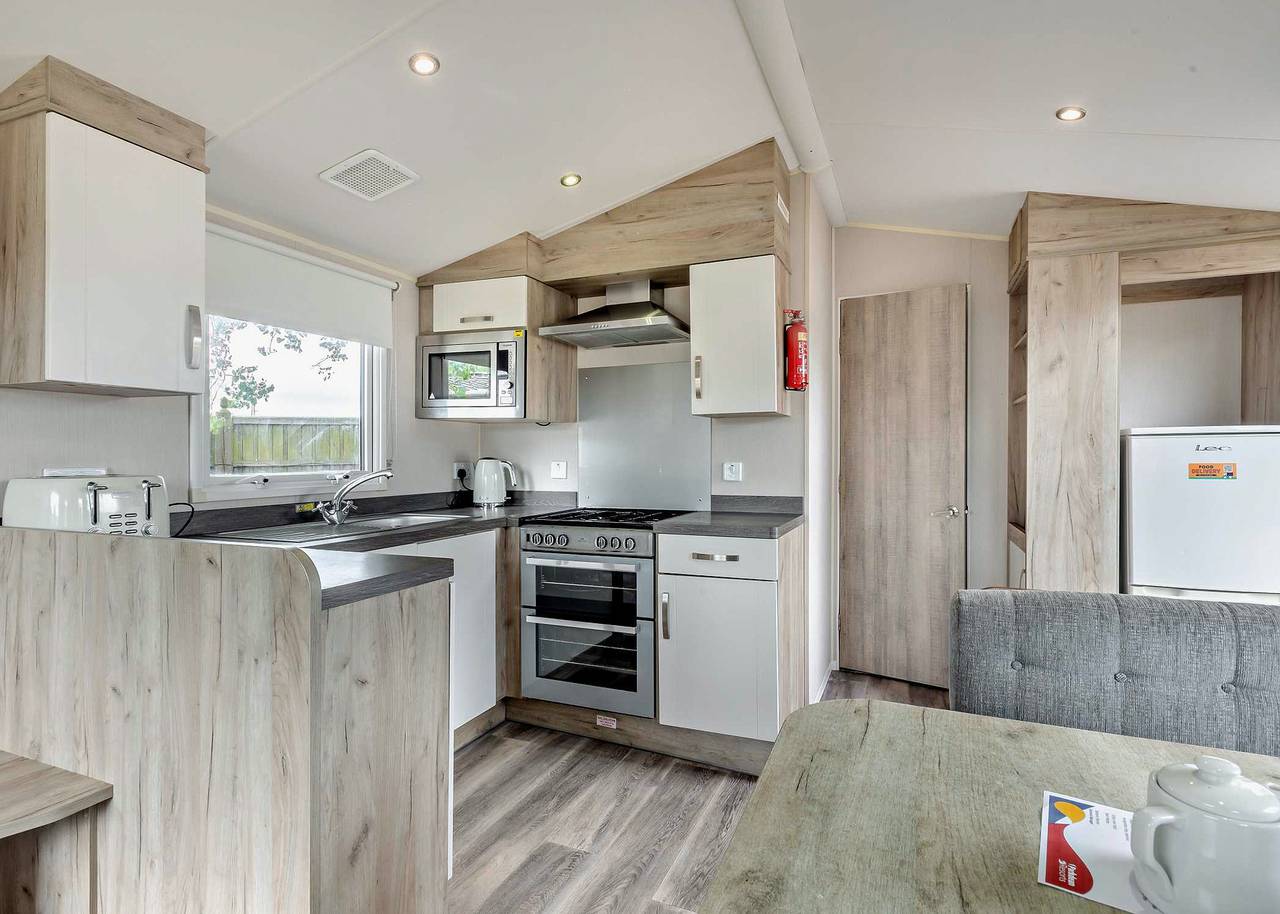 Silver 3 Caravan, slps 8, ensuite, decking in Camber Sands, Camber