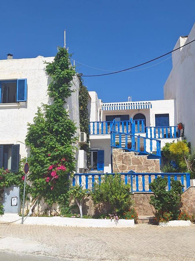 Gîte pour 6 personnes, avec Terrasse ainsi que Jardin et Vue dans Makri Gialos