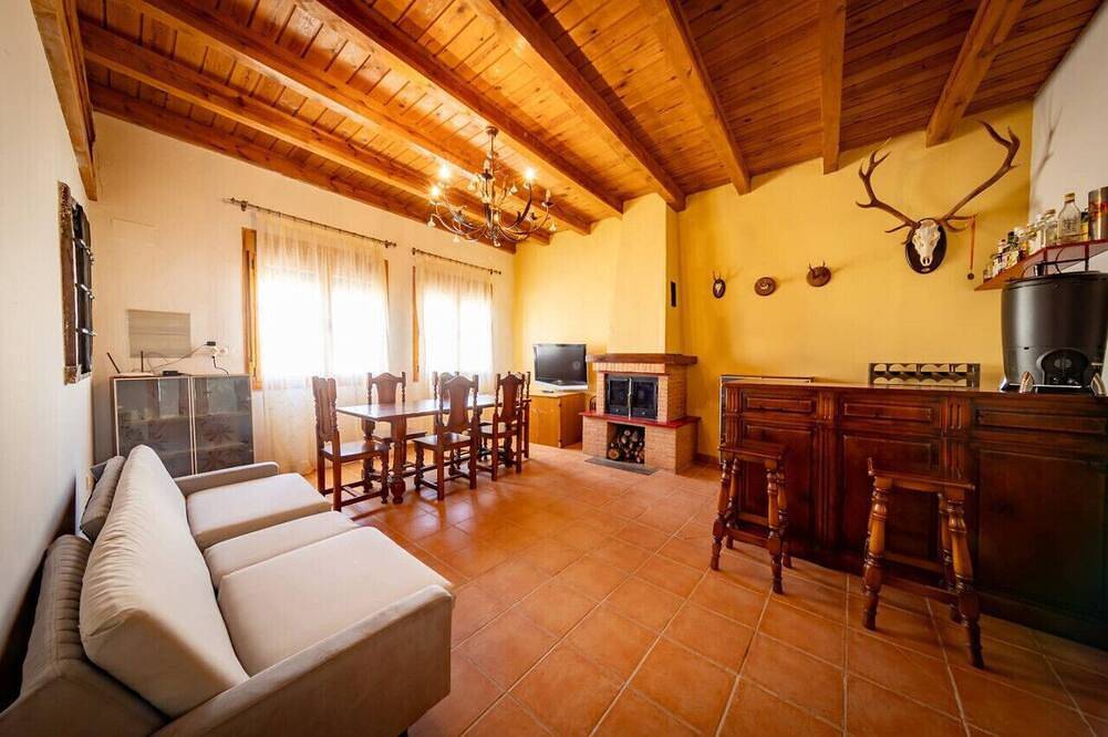 Two-Story Rural Home in Soria -with Bbq & Gameroom in Provincia de Soria