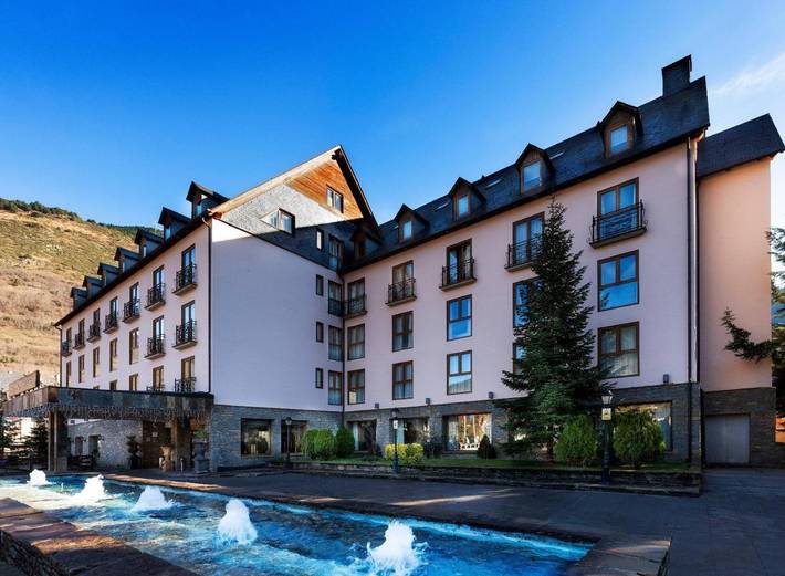 Hotel para 3 personas, con piscina y terraza además de sauna y vistas - 1