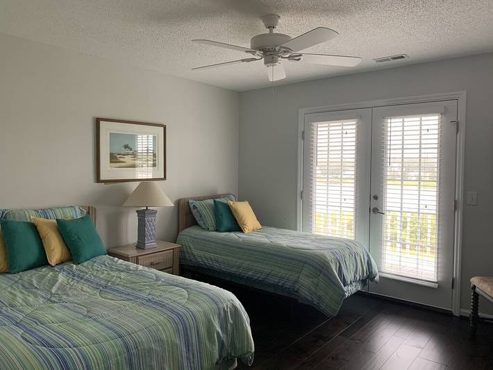 Vacation rental for 9 people, with balcony in Holden Beach