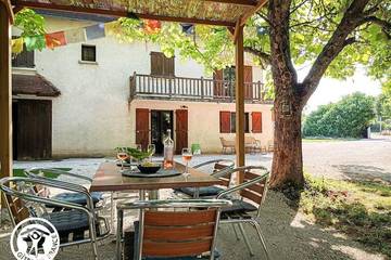 Gîte pour 4 personnes, avec jardin ainsi que piscine et sauna à Thégra