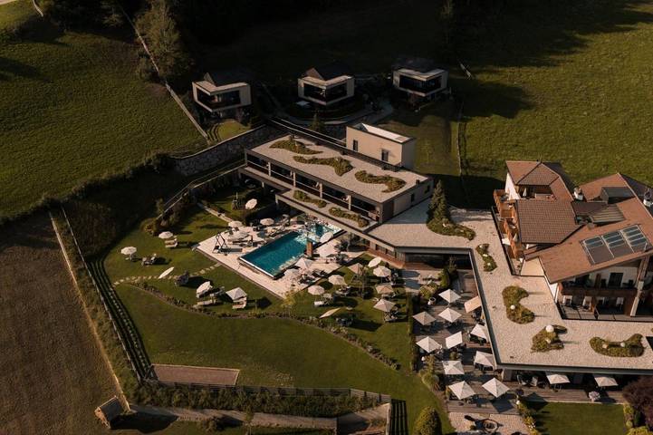Hotel für 2 Personen, mit Balkon und Whirlpool sowie Terrasse und Garten in Hafling