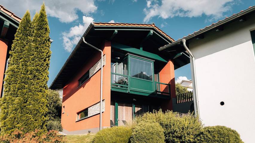 Ferienhaus für 4 Personen, mit Sauna und Whirlpool sowie Balkon und Garten in Viechtach