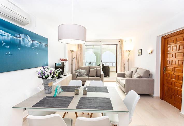 Apartamento entero, Apartamento "Barking Fish" con vistas a la montaña y al mar, piscina, terraza,  A/C y Wi-Fi in Benitachell, Costa Blanca