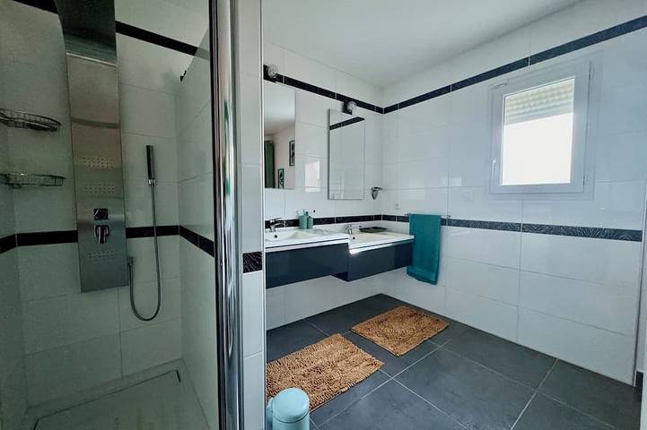 Location de vacances pour 4 personnes, avec terrasse et jardin ainsi que jacuzzi et sauna, animaux acceptés à Saint-Laurent-des-Arbres - 4