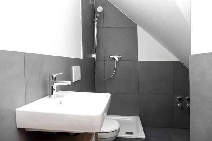 Ganze Wohnung, Kleines Apartment mit Schlafzimmer, Küche und Bad in Graben-Neudorf, Rheinebene