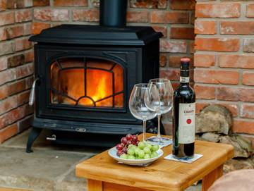 Log Cabin for 4 People in Gloucestershire, South West England, Photo 1