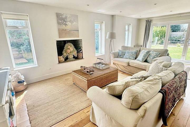 Beach house for 10 people, with garden and balcony, with pets in West Wittering