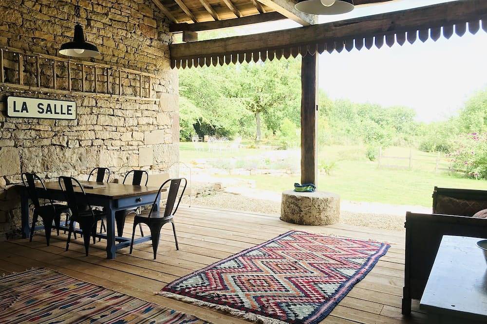 Maison D’Artist, 5 minutes from St Antonin Noble Val with Swimming River & Pools in Saint-Antonin-Noble-Val, Macizo Central