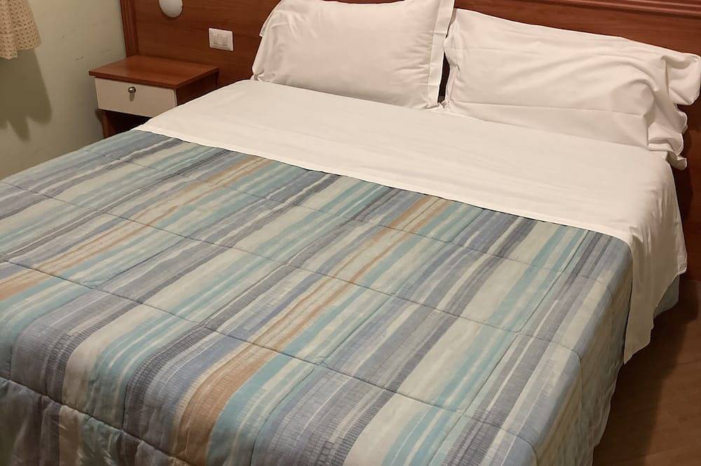 Residence le Ginestre Triple Room N ° 1 in Avezzano, L'Aquila Province
