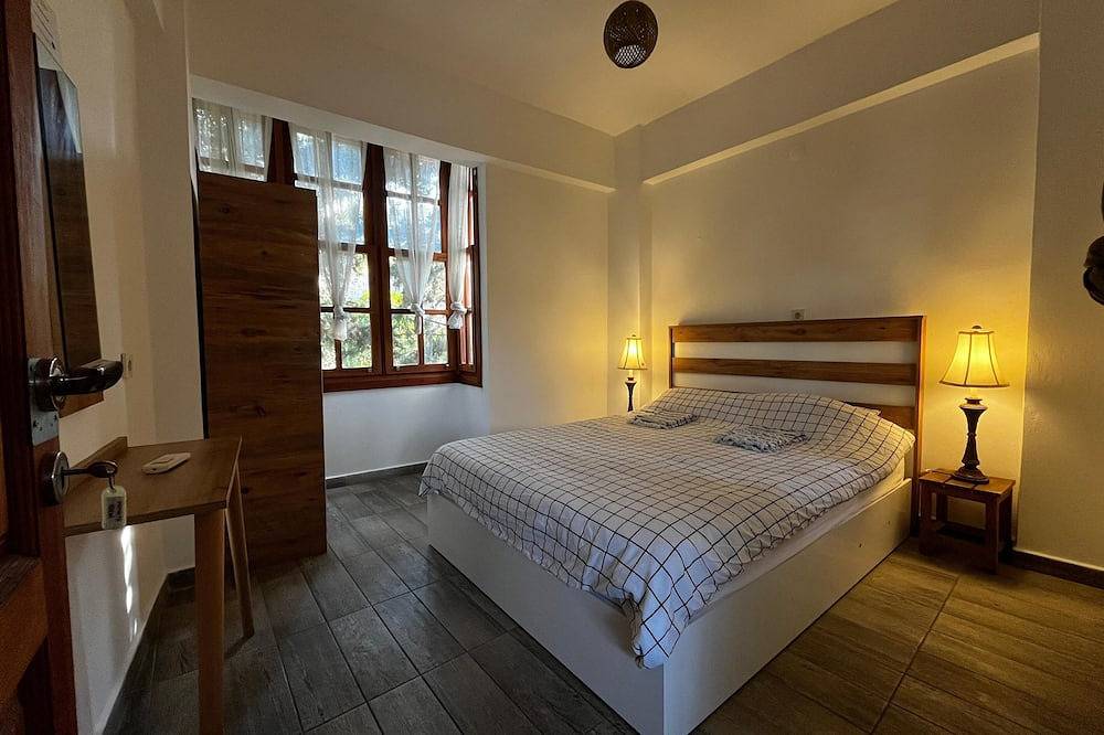 Economy double room with shared bathroom in Antalya, Province d'Antalya