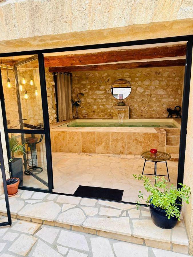 Location de vacances pour 10 personnes, avec piscine et balcon à Pouzilhac - 3