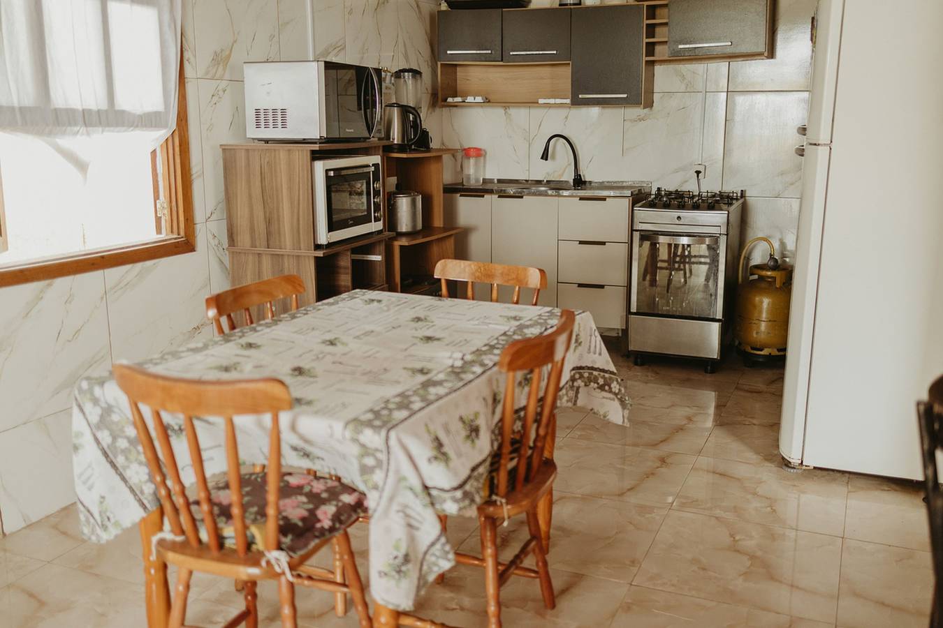 Casa com Churrasqueira, Quintal, Ar Cond e Garagem in Rio Grande, Litoral Gaúcho