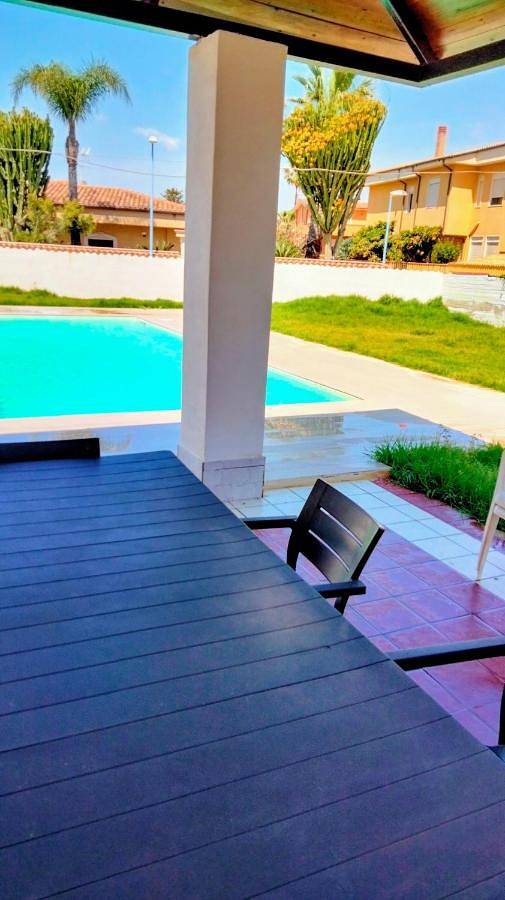 Villa per 7 persone, con Terrazza e Giardino nonché Piscina e Panorama a San Leone