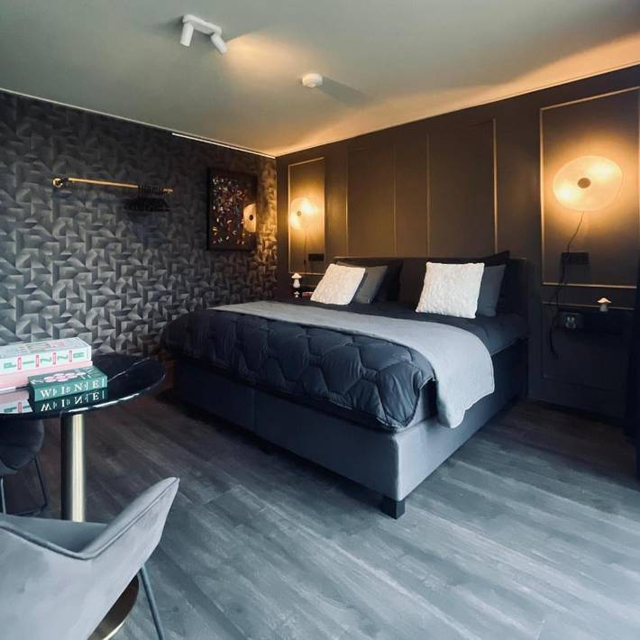 Ferienwohnung für 2 Personen, mit Pool und Garten sowie Ausblick in De Waal