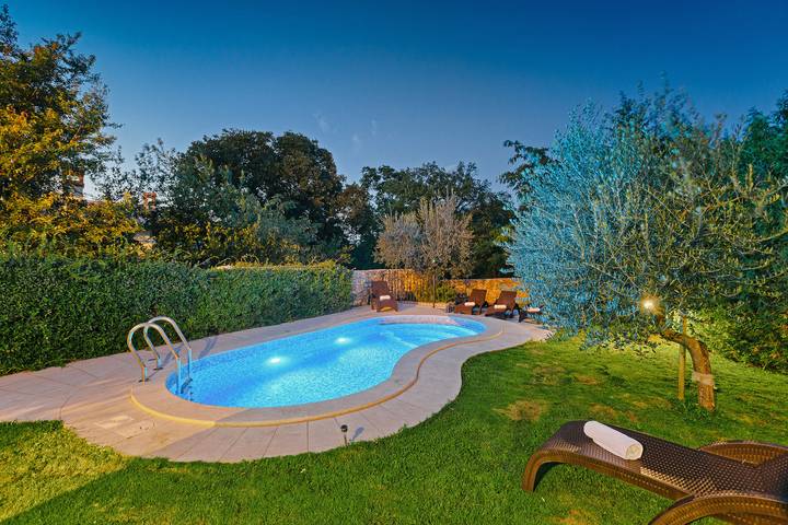 Ferienhaus Albino * Garten, privater Pool, Terrasse mit Grill, Wlan in Kršan, Ostküste Istrien