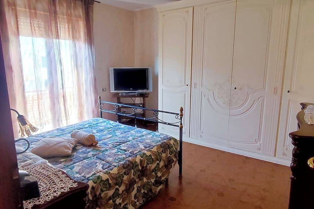 Entire apartment, Entire apartment in central area 100 mt from the station, pets allowed in Valmontone, Rome Province